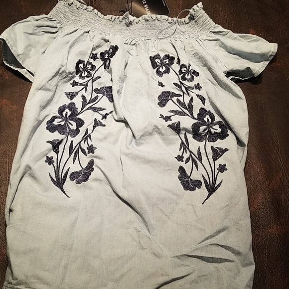 Off the Shoulder Top - Picture 1 of 3